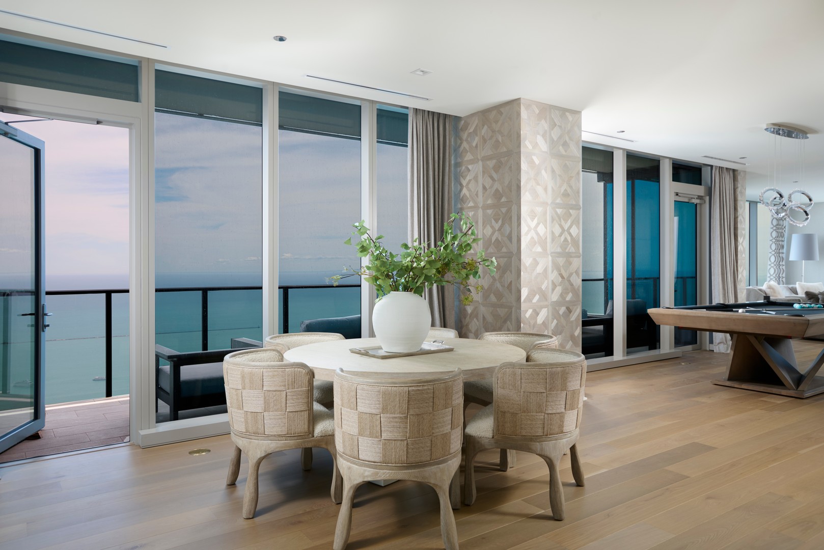 363 East Wacker Drive, Unit 6106 Chicago, IL 60601 - Photo 8 of 48 a dining room with furniture and window