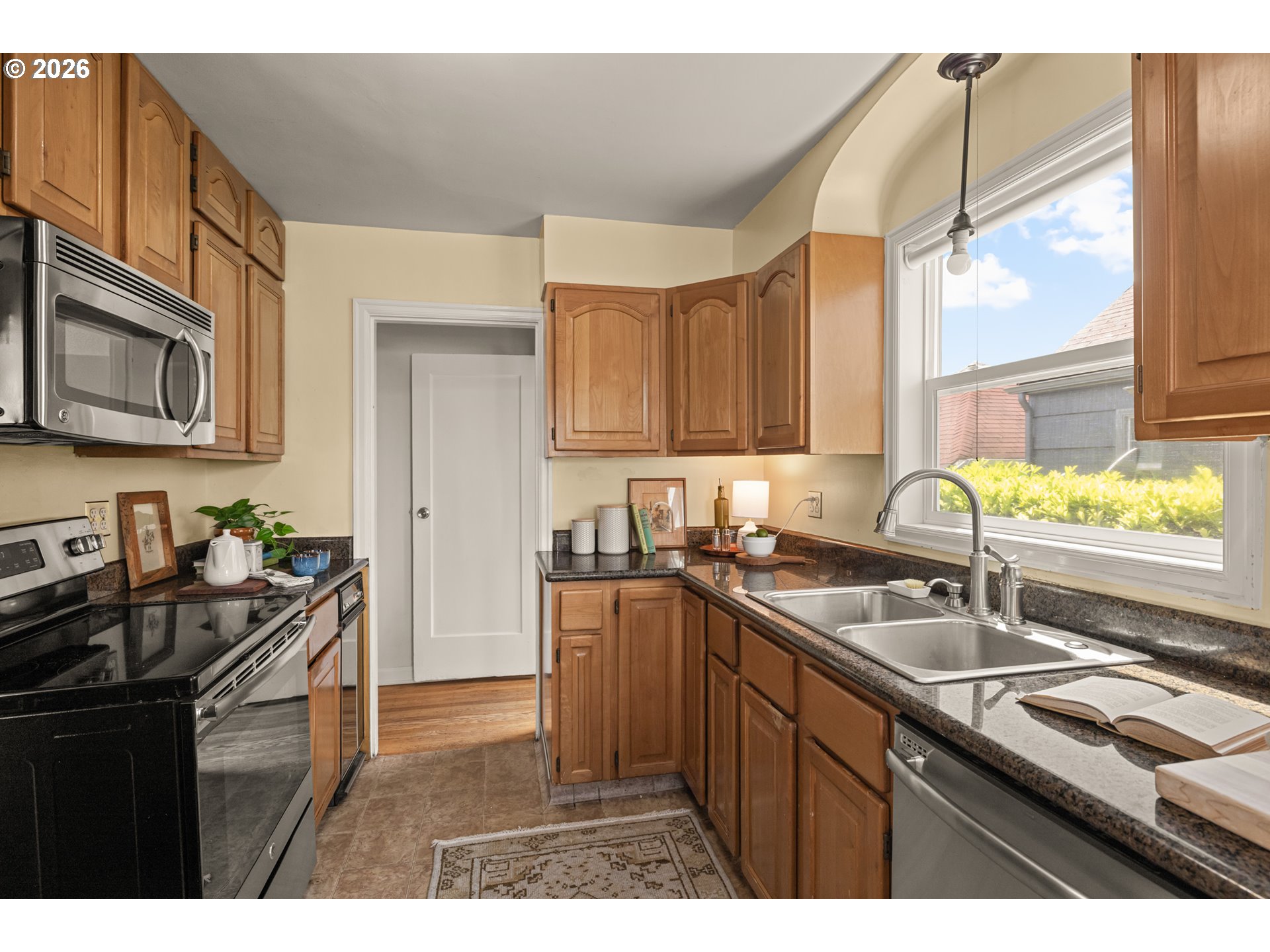2014 Northeast Crane Street Portland, OR 97211 - Photo 10 of 44