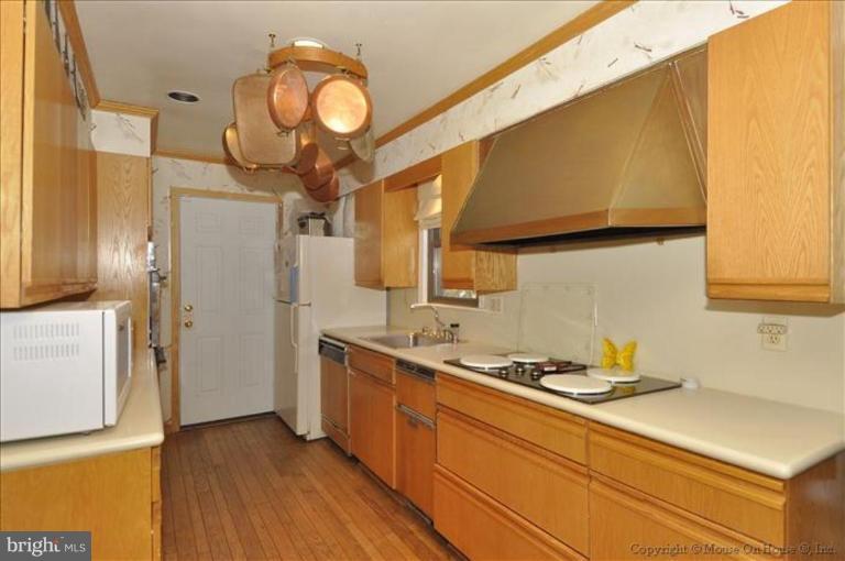 12722 Teaberry Road Silver Spring, MD 20906 - Photo 3 of 12 Kitchen