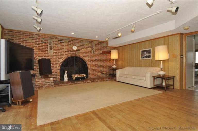 12722 Teaberry Road Silver Spring, MD 20906 - Photo 8 of 12 Family Room