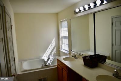 19 Brownstone Road East Windsor, NJ 08520 - Photo 18 of 27