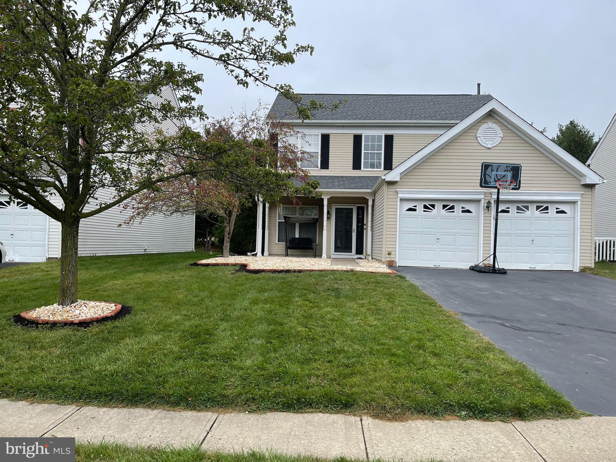 19 Brownstone Road East Windsor, NJ 08520 - Photo 2 of 27