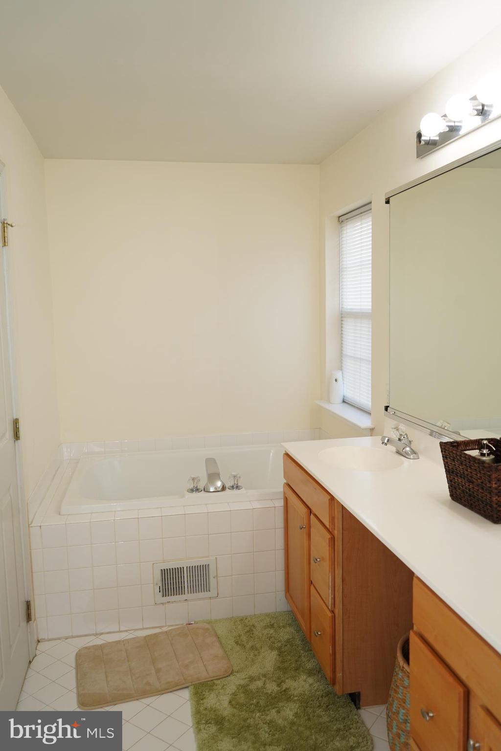 19 Brownstone Road East Windsor, NJ 08520 - Photo 24 of 27