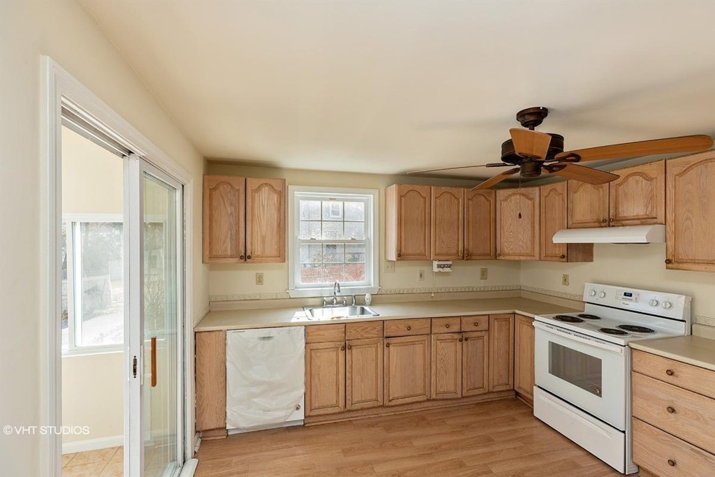 264 Salem Road Billerica, MA 01821 - Photo 7 of 26