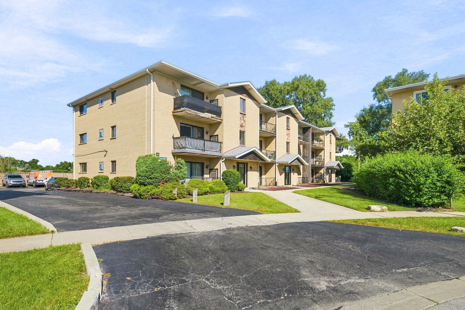 5746 106th Street, Unit 1D Chicago Ridge, IL 60415 - Photo 1 of 29 Gallery Image 1