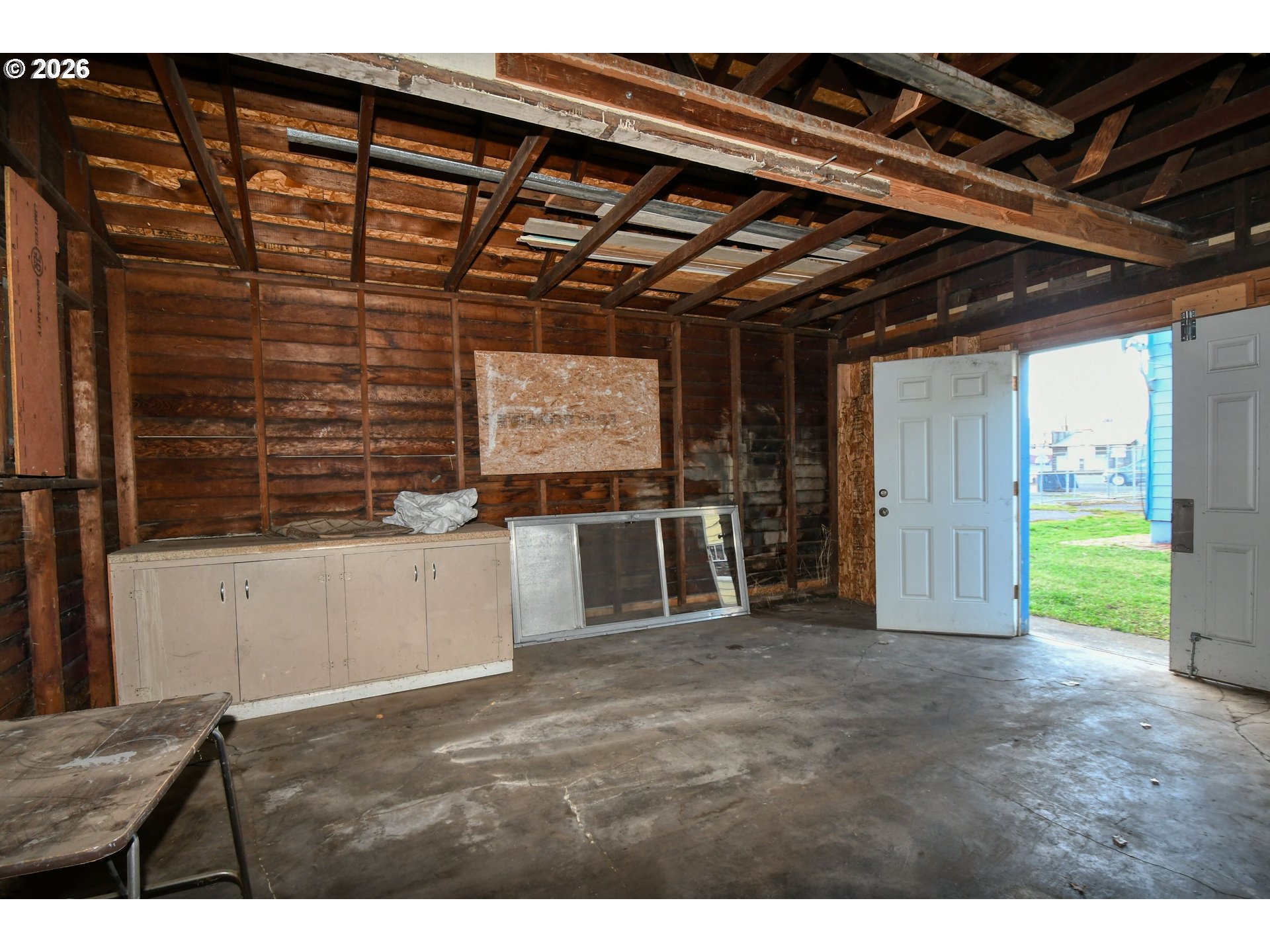 120 Southeast 7th Street Pendleton, OR 97801 - Photo 32 of 35 a view of an empty room with a window