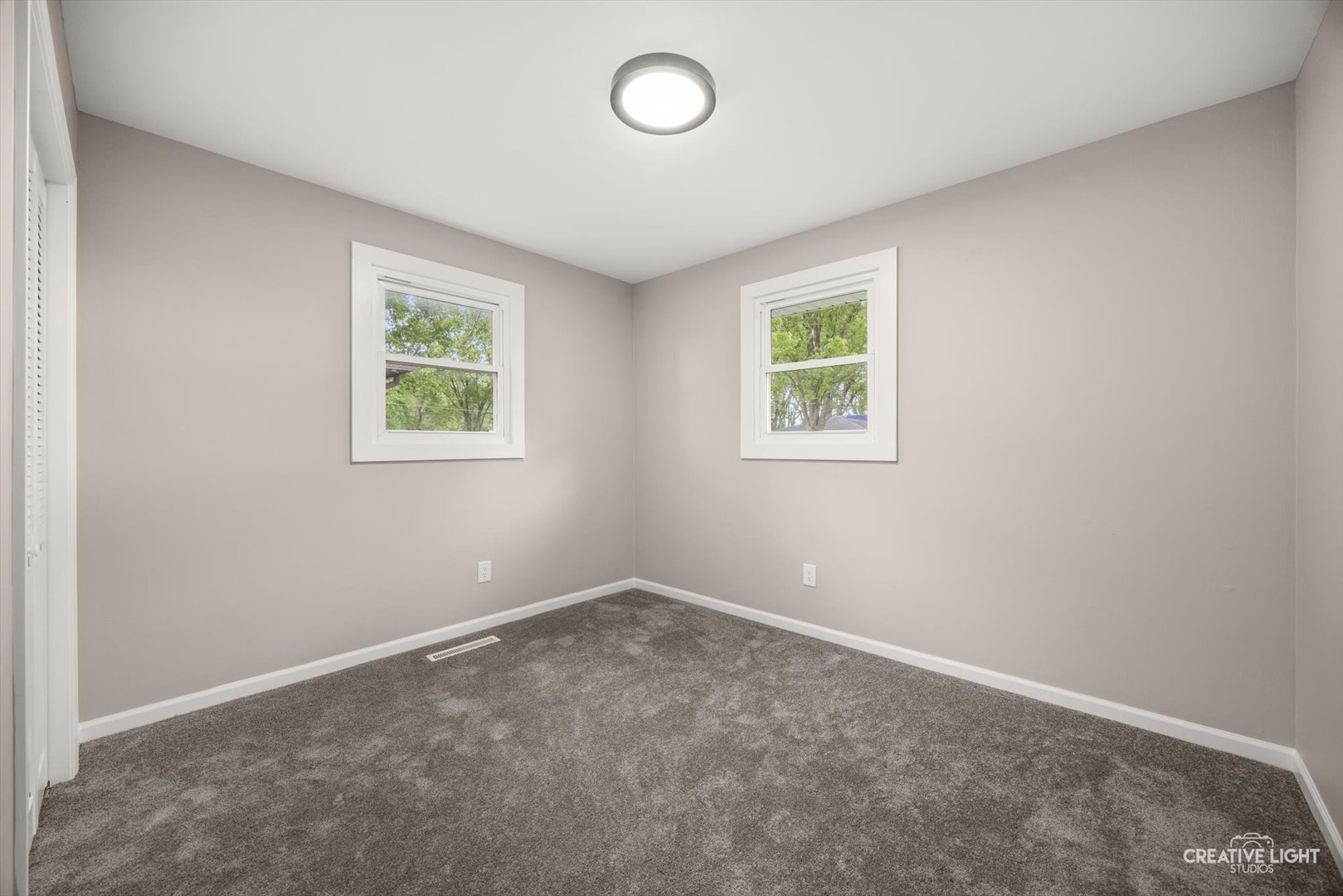 286 South Barbara Drive Kankakee, IL 60901 - Photo 11 of 18 an empty room with a window