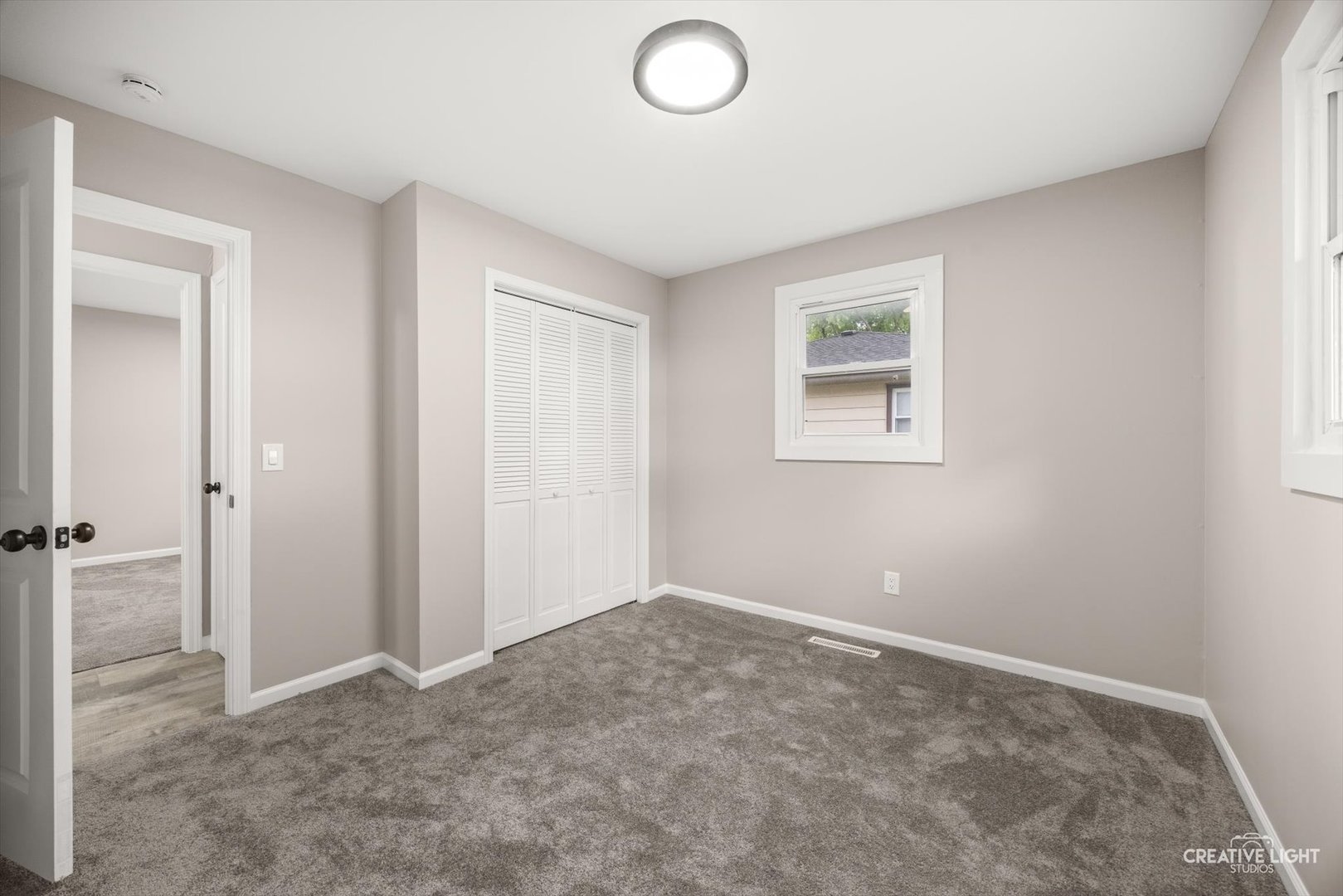 286 South Barbara Drive Kankakee, IL 60901 - Photo 12 of 18 an empty room with windows and closet