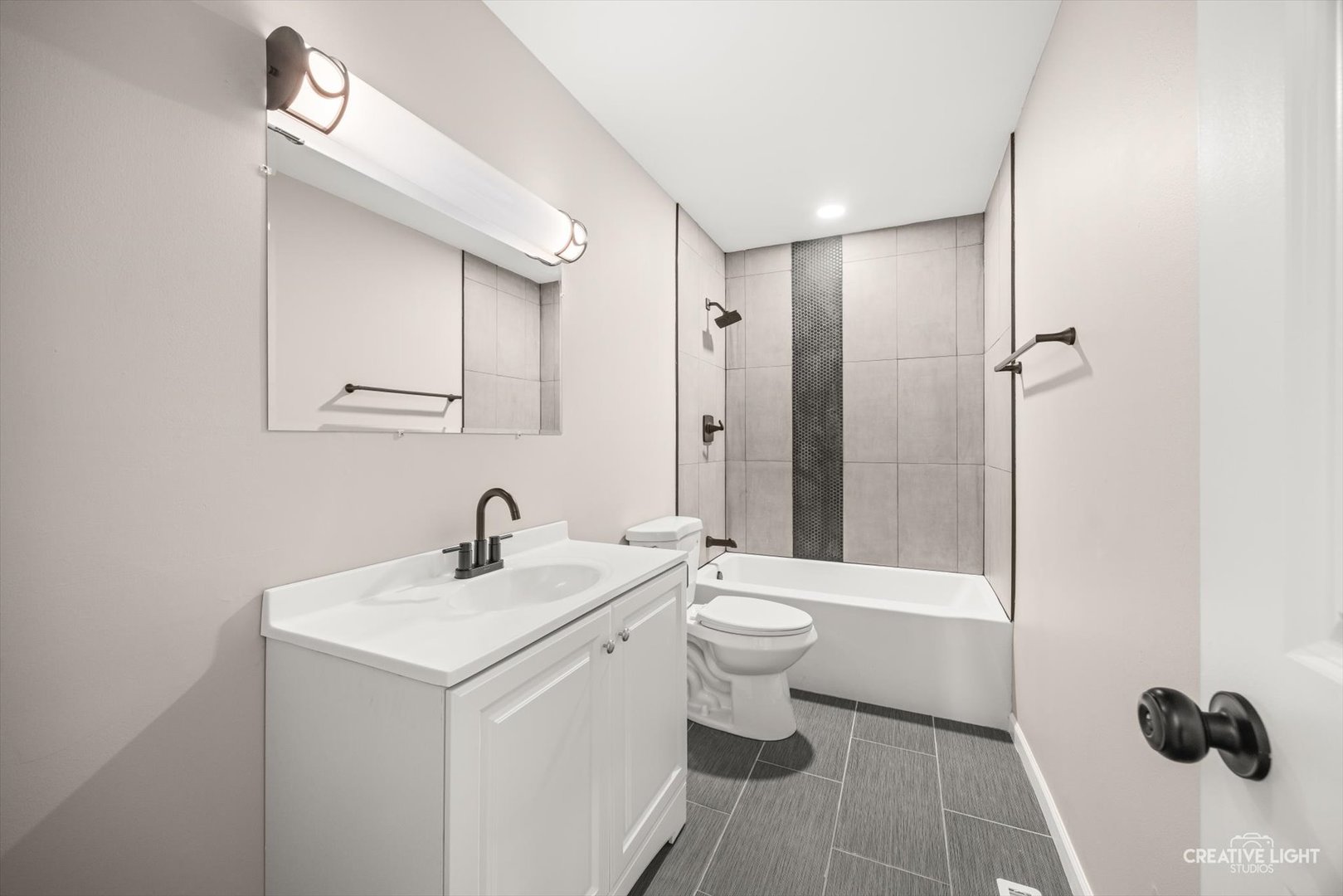 286 South Barbara Drive Kankakee, IL 60901 - Photo 6 of 18 a bathroom with a toilet sink a mirror and shower
