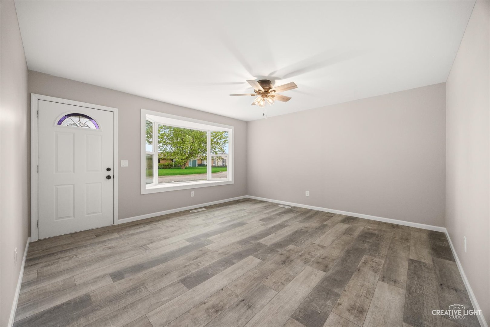 286 South Barbara Drive Kankakee, IL 60901 - Photo 8 of 18 a view of an empty room with a window