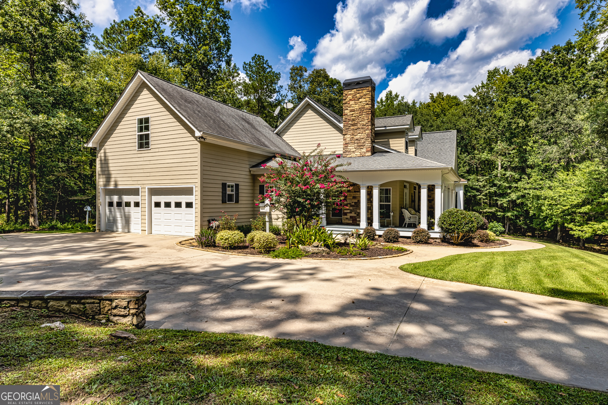 210 Mockingbird Lane Brooks, GA 30205 - Photo 3 of 87 a front view of a house with yard and green space