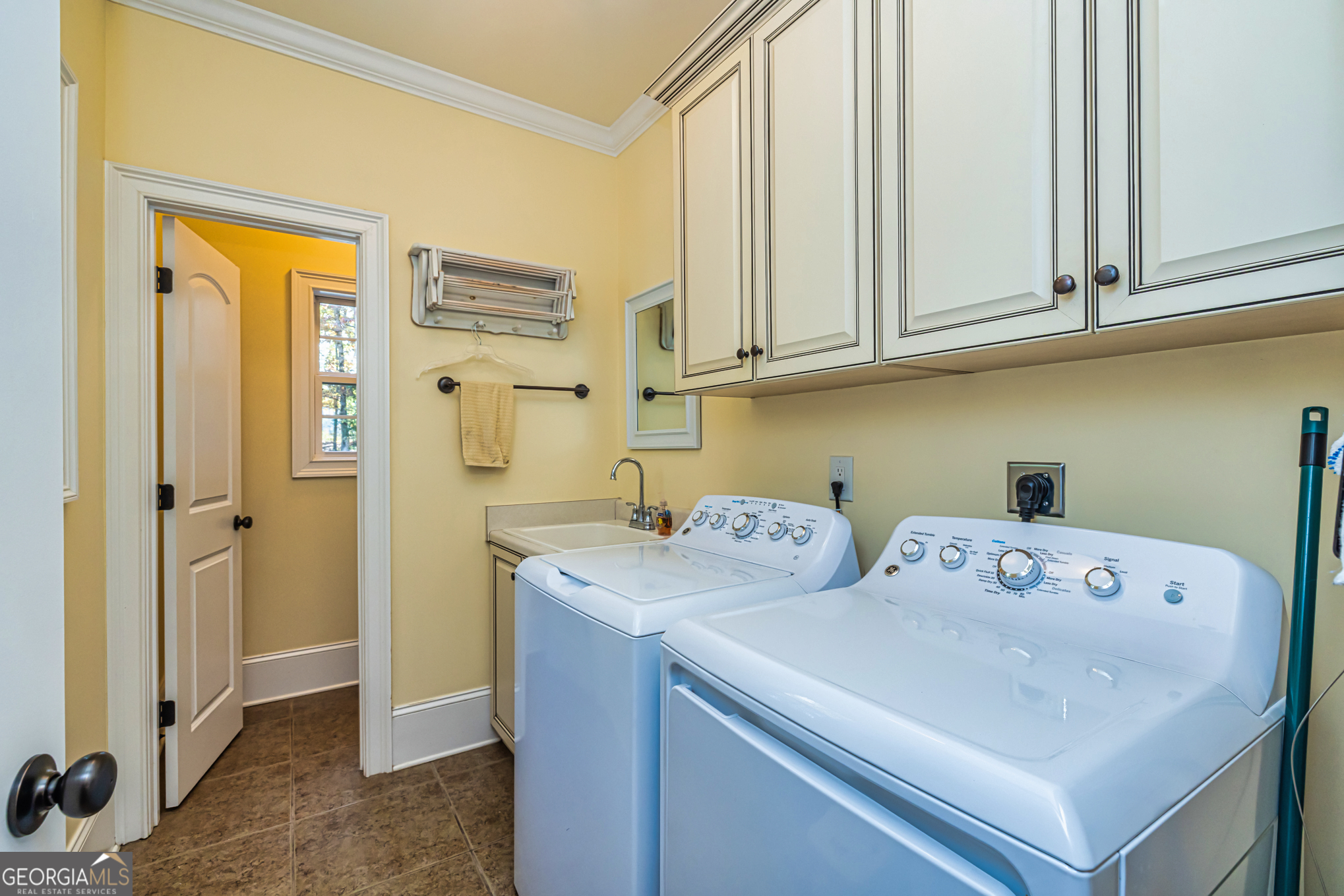 210 Mockingbird Lane Brooks, GA 30205 - Photo 40 of 87 a utility room with dryer and washer