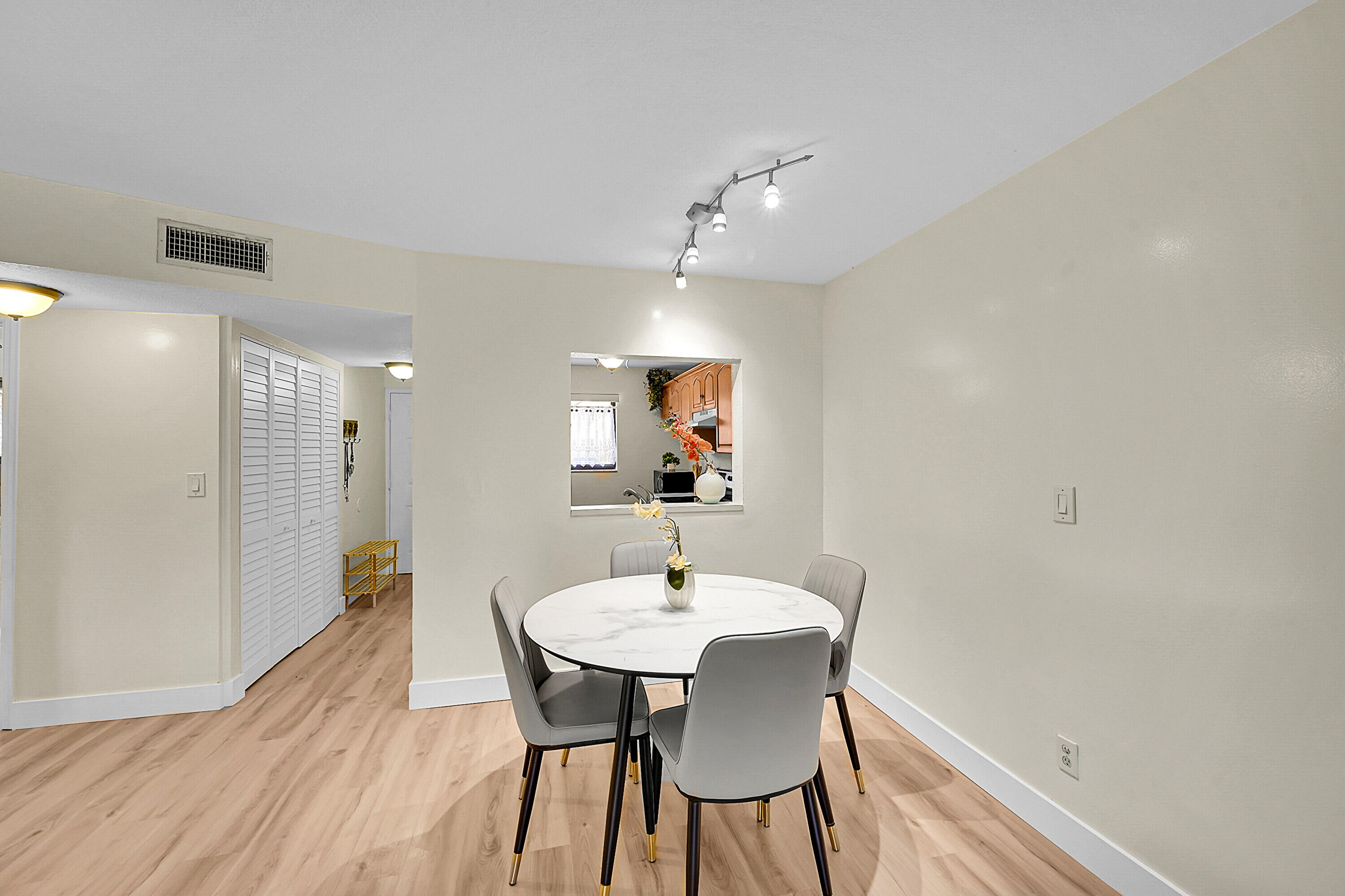 9503 Boca Cove Circle, Unit 603 Boca Raton, FL 33428 - Photo 9 of 30 09_dining area