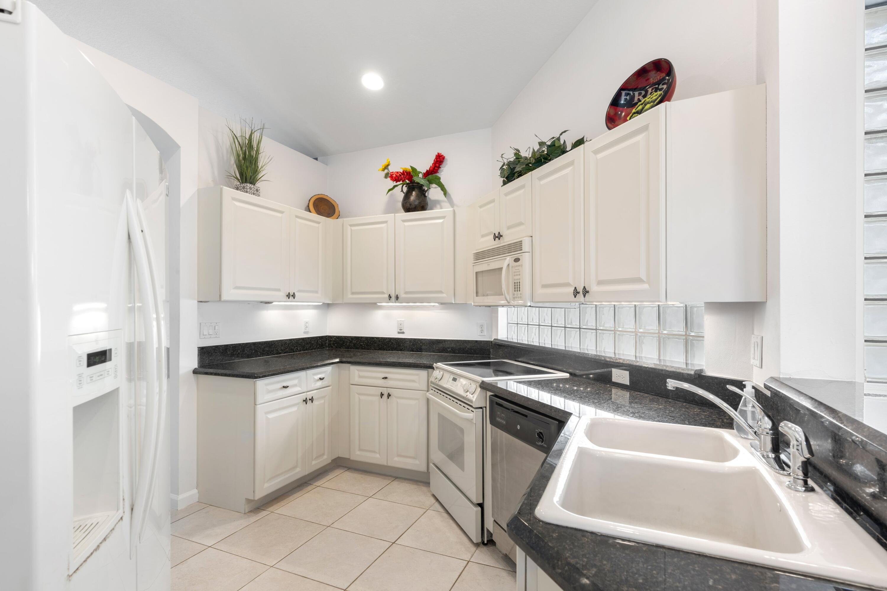 7200 Northwest Turtle Walk Boca Raton, FL 33487 - Photo 8 of 38 Kitchen