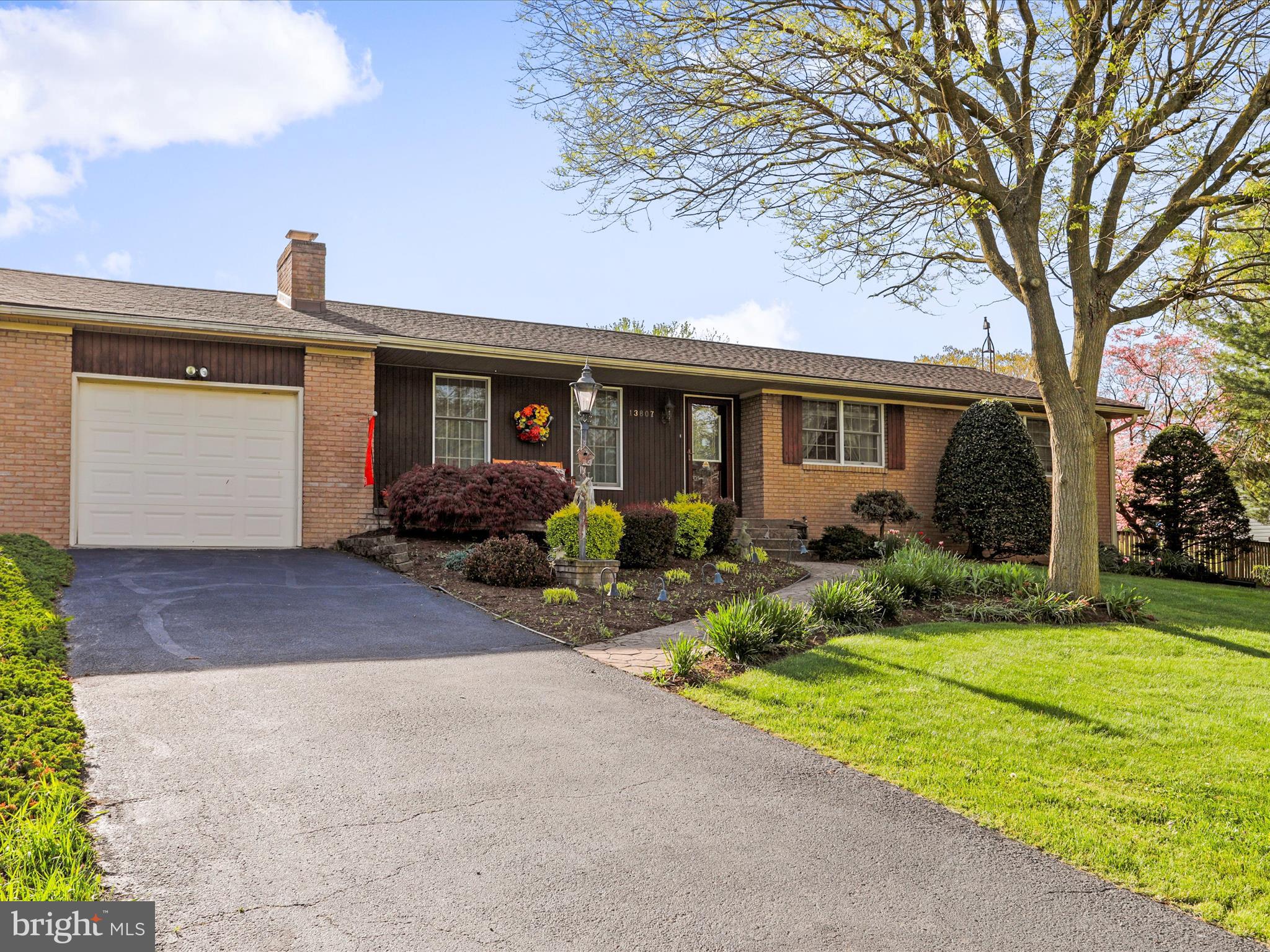 13807 Weber Way Hagerstown, MD 21742 - Photo 3 of 37