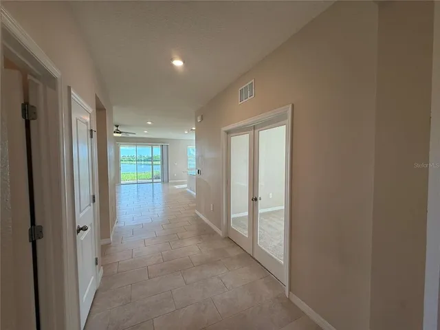 a view of entryway with bathroom