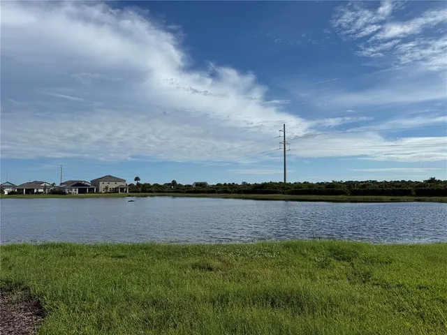 $2,995 | 5740 Woodland Sage Drive, Sarasota, FL 34238