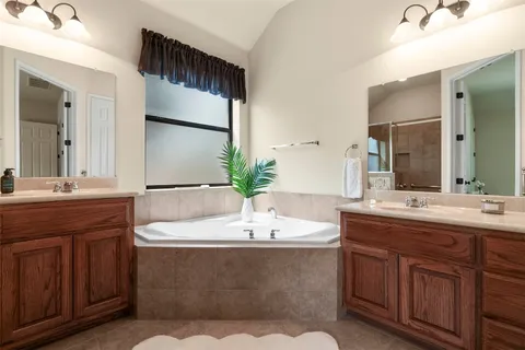 $595,000 | 517 Cascada Lane, Round Rock, TX 78681