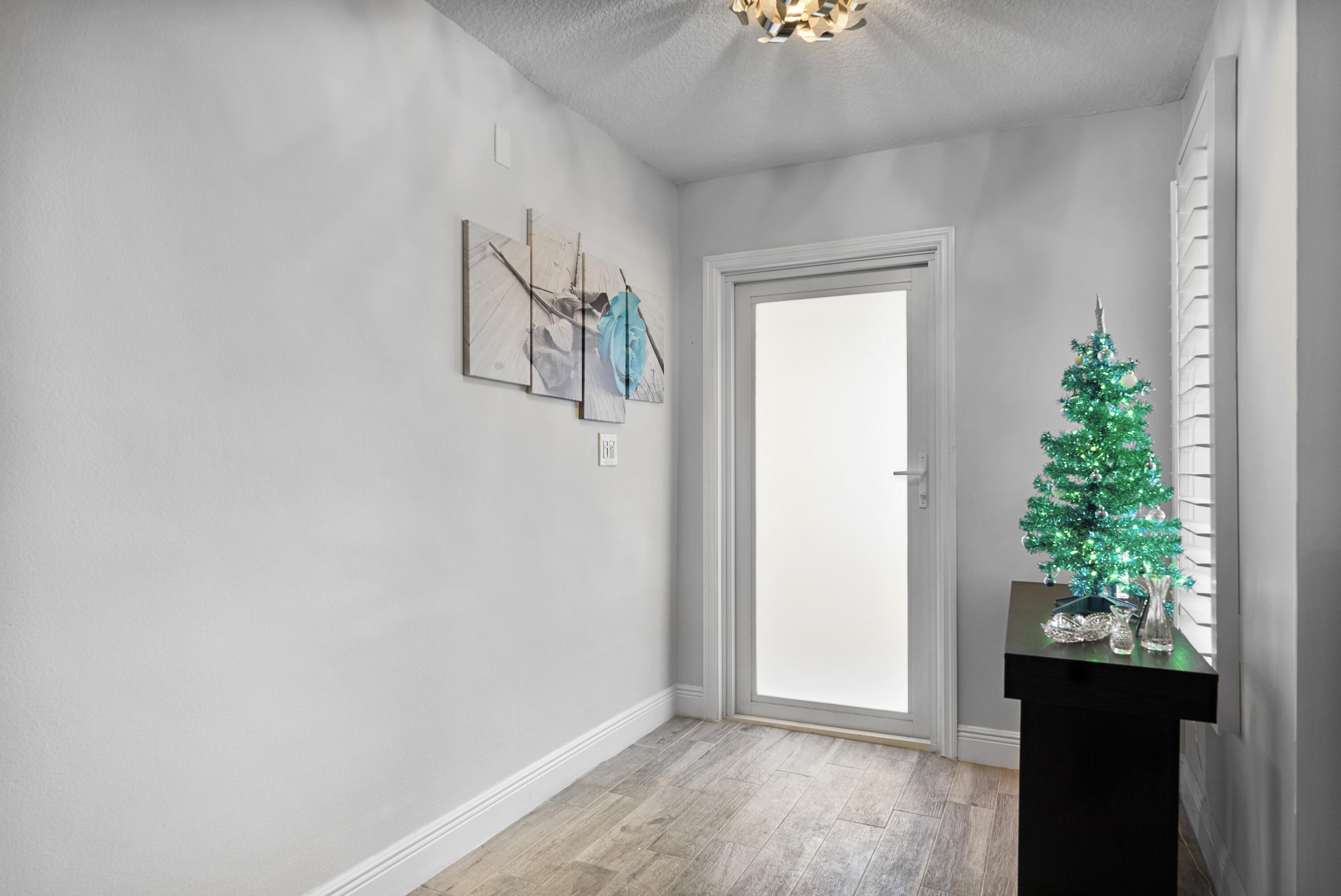 334 Northwest 42nd Street Boca Raton, FL 33431 - Photo 11 of 48 Foyer