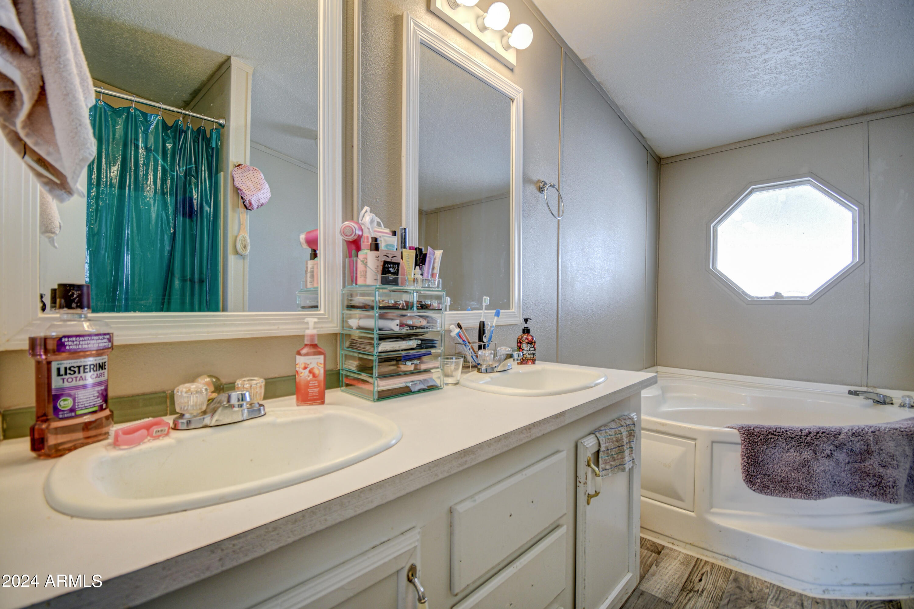 814 West Mineral Road Phoenix, AZ 85041 - Photo 11 of 17 Primary Bath 1