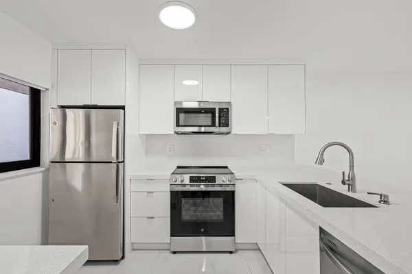 $359,900 | 510 West Park Drive, Miami, FL 33172