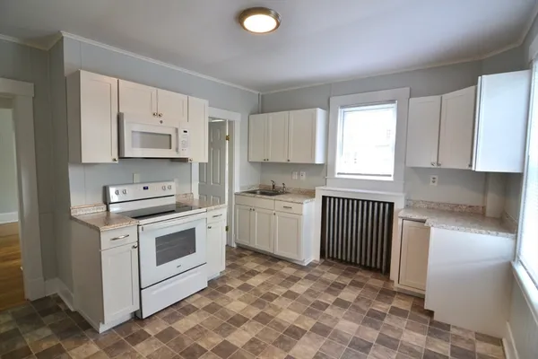 $1,750 | 208 Irving Street, Unit 1L, Framingham, MA 01702