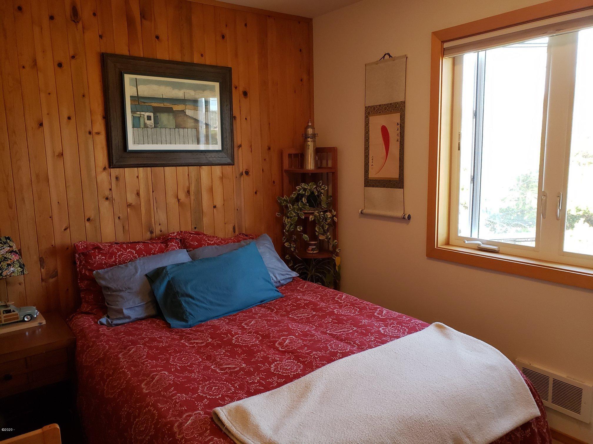 2306 Northwest Oceania Drive Waldport, OR 97394 - Photo 15 of 37 2nd bedroom