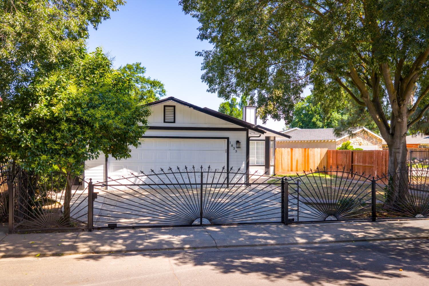 1833 Mimi Way Modesto, CA 95351 - Photo 2 of 27