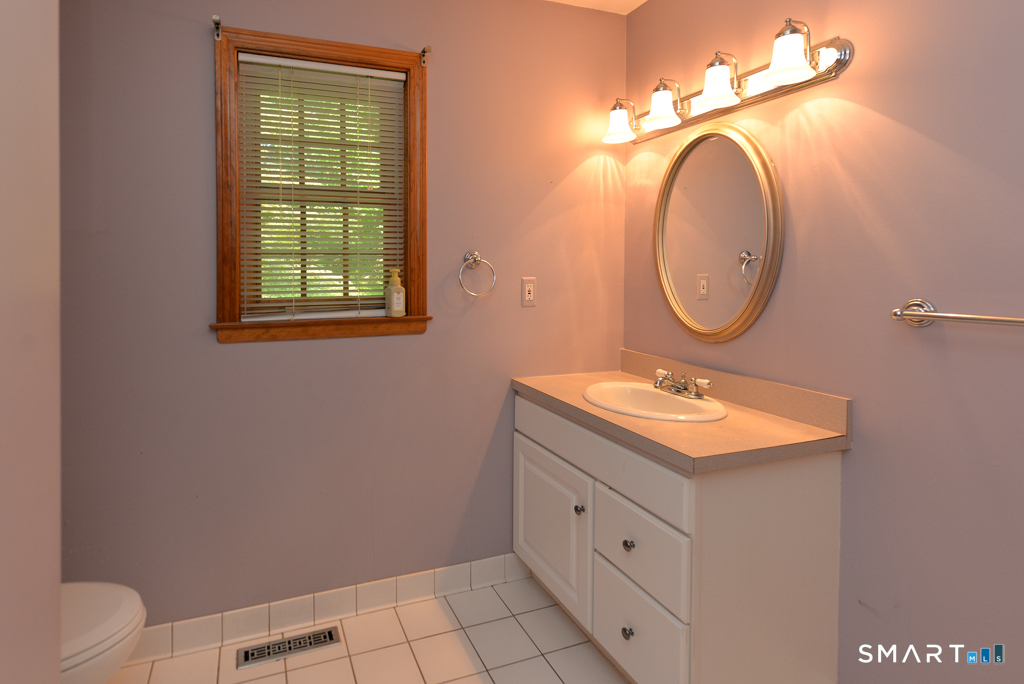 53 Holbrook Road Seymour, CT 06483 - Photo 13 of 23