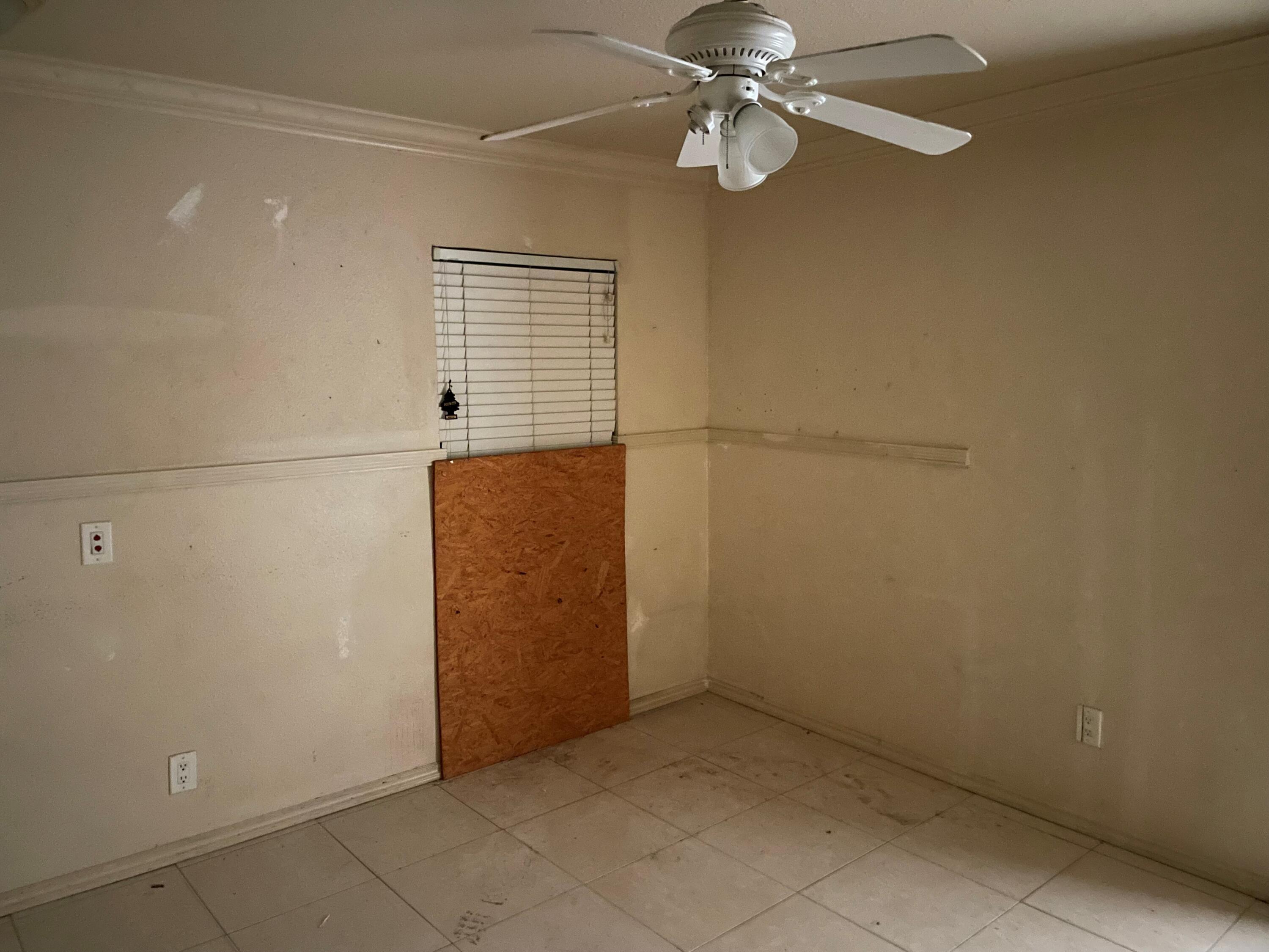382 Iowa Avenue Riverside, CA 92507 - Photo 13 of 26 an empty room with windows and fan