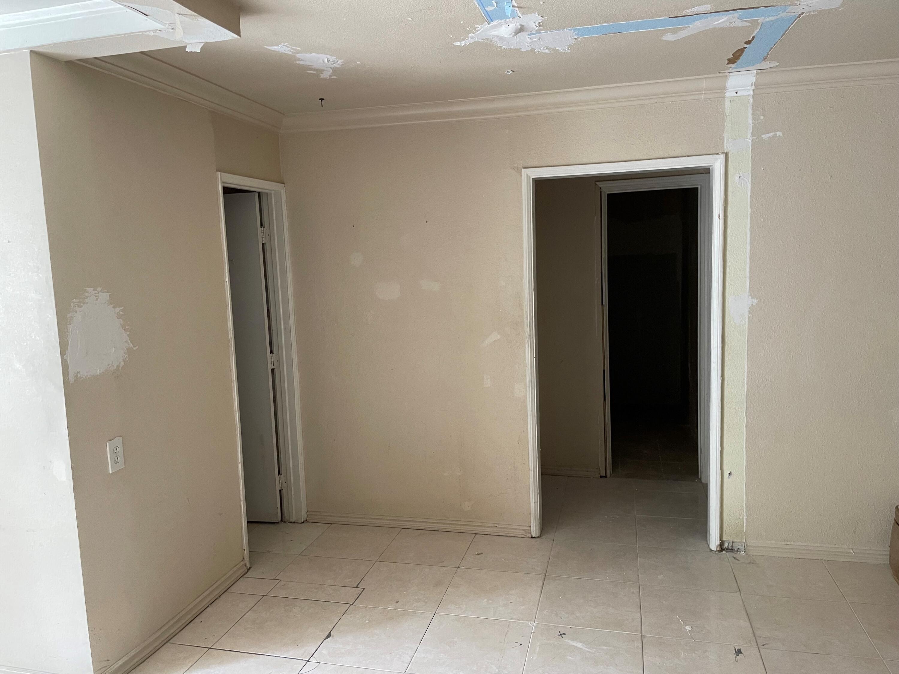 382 Iowa Avenue Riverside, CA 92507 - Photo 14 of 26 a view of an entryway and a hallway