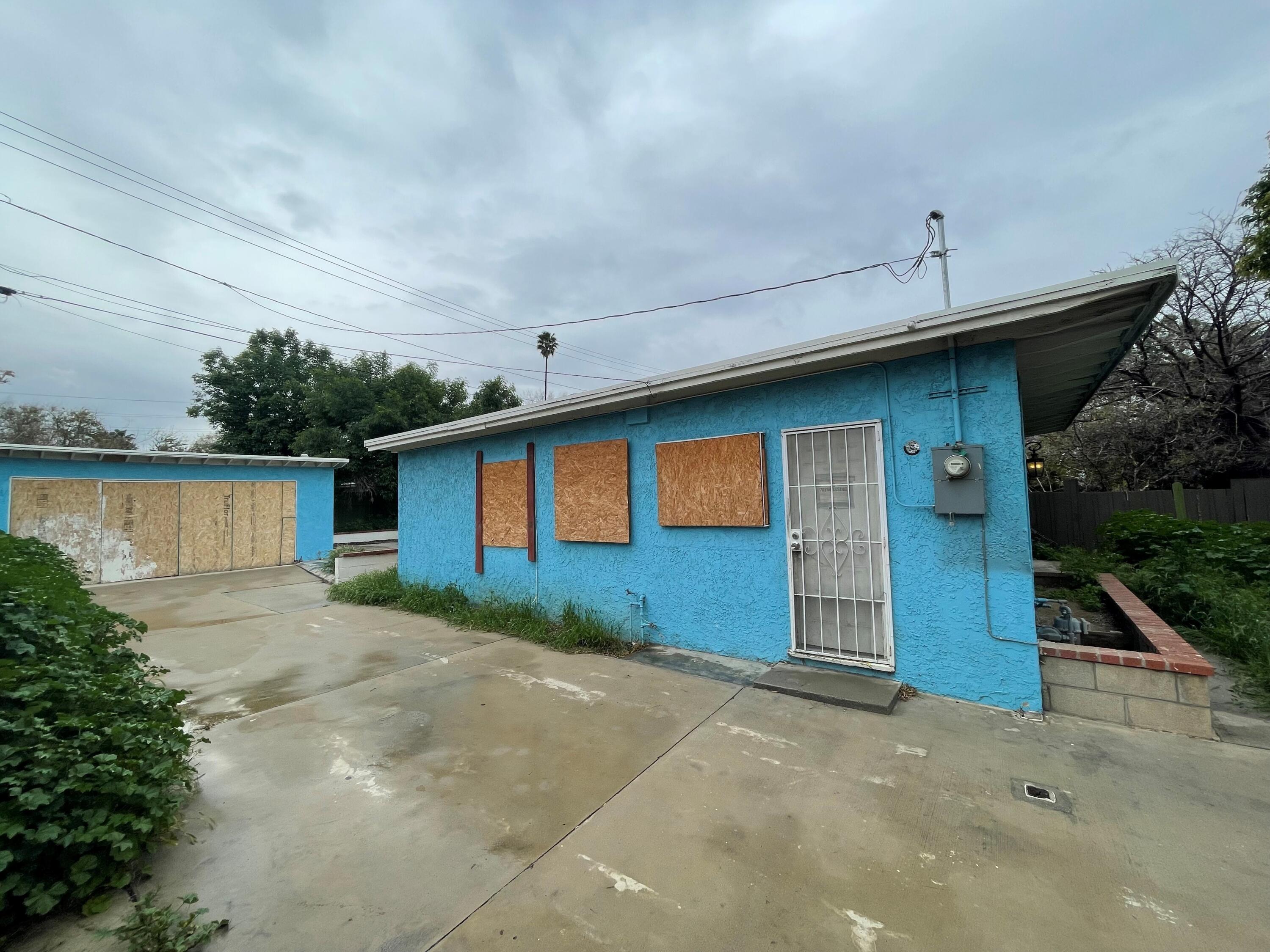 382 Iowa Avenue Riverside, CA 92507 - Photo 17 of 26 a front view of a house with garden