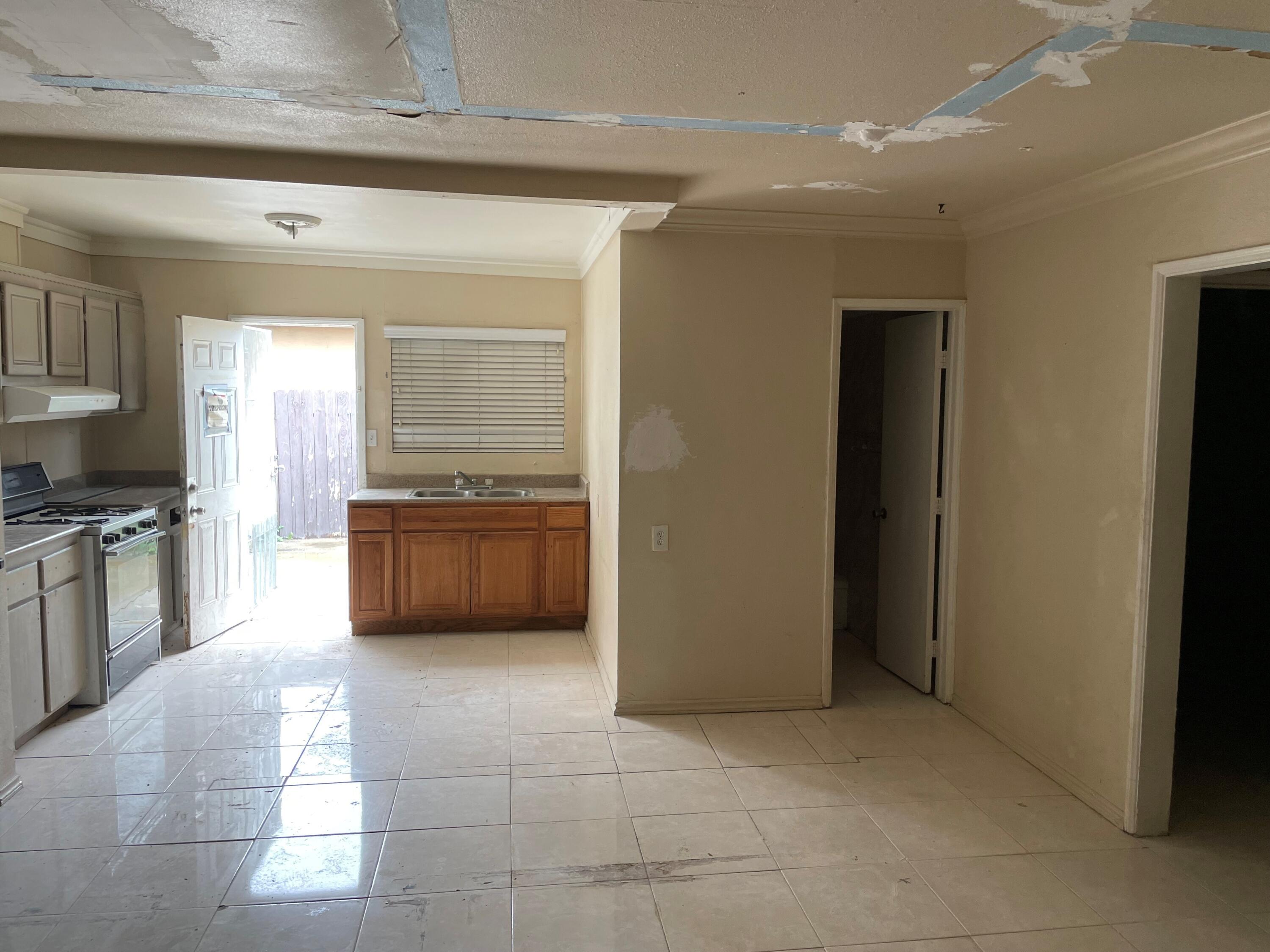 382 Iowa Avenue Riverside, CA 92507 - Photo 8 of 26 a large bathroom with a large tub and sink