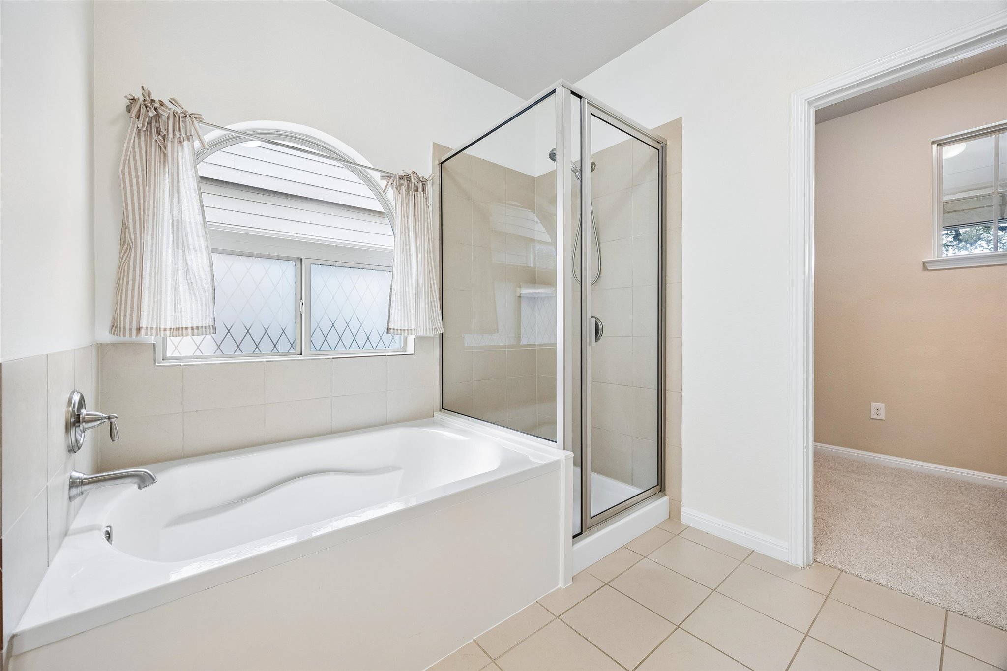 192 Santa Maria Street Georgetown, TX 78628 - Photo 14 of 27 Primary bathroom