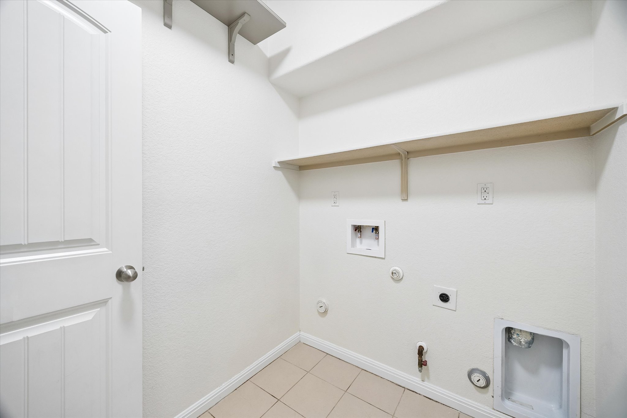 192 Santa Maria Street Georgetown, TX 78628 - Photo 22 of 27 Laundry room