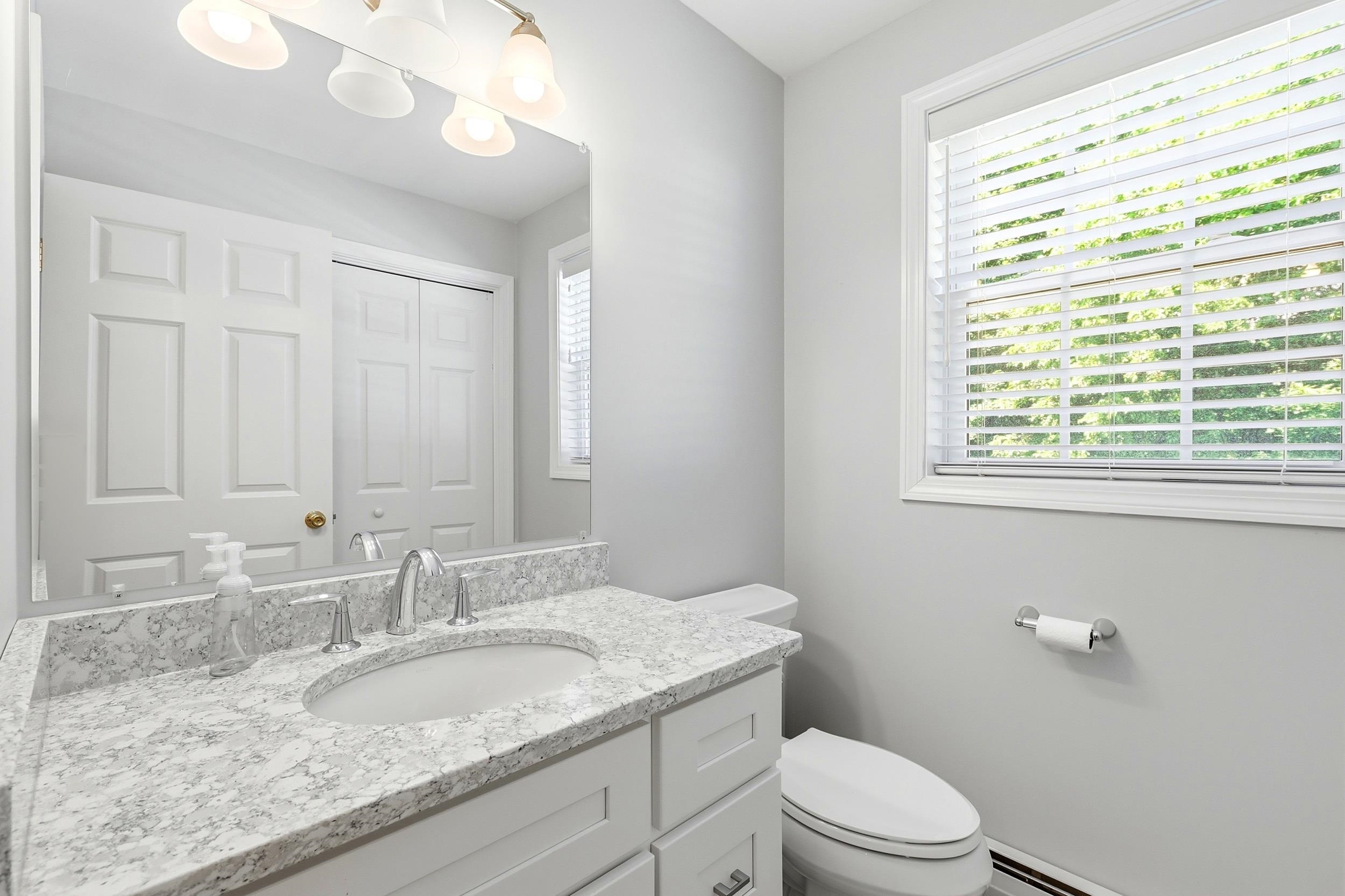 694 Walnut Street Manchester, NH 03104 - Photo 17 of 36
