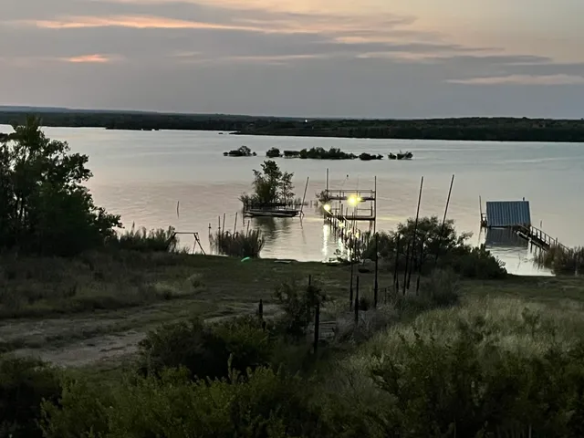 a view of a back yard