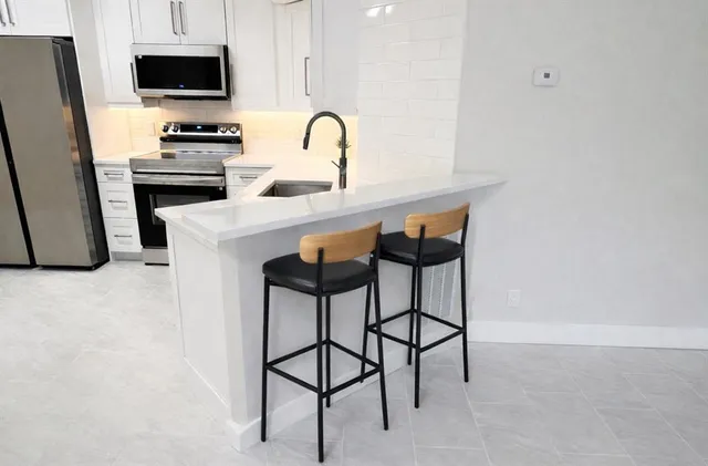 $2,500 | 9055 Wiles Road, Unit 208, Coral Springs, FL 33067