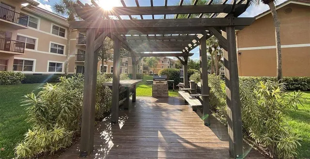 $2,500 | 9055 Wiles Road, Unit 208, Coral Springs, FL 33067