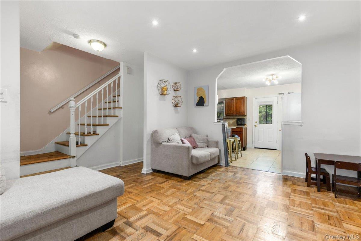 3303 Eastchester Road Bronx, NY 10469 - Photo 5 of 19