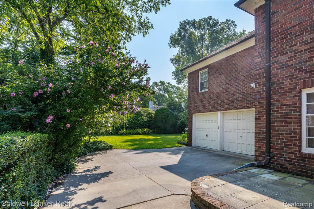 868 Whittier Road Grosse Pointe Park, MI 48230 - Photo 7 of 48
