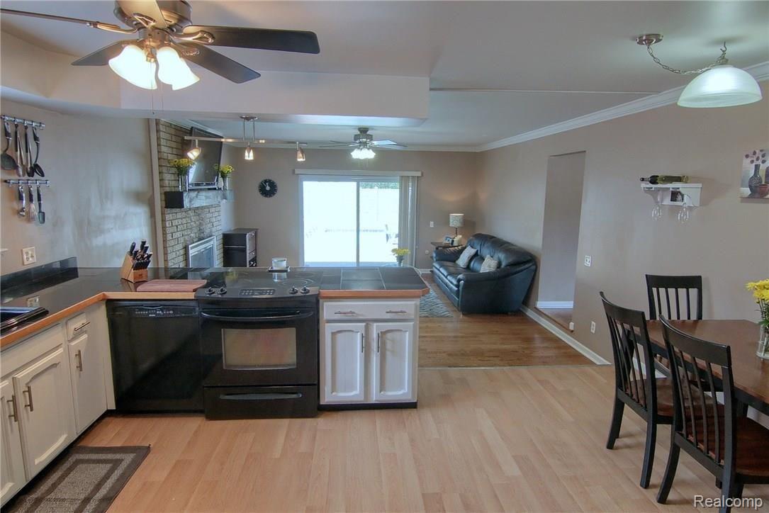 4764 Hillcrest Road Trenton, MI 48183 - Photo 13 of 31 Kitchen_2nd_View.jpg