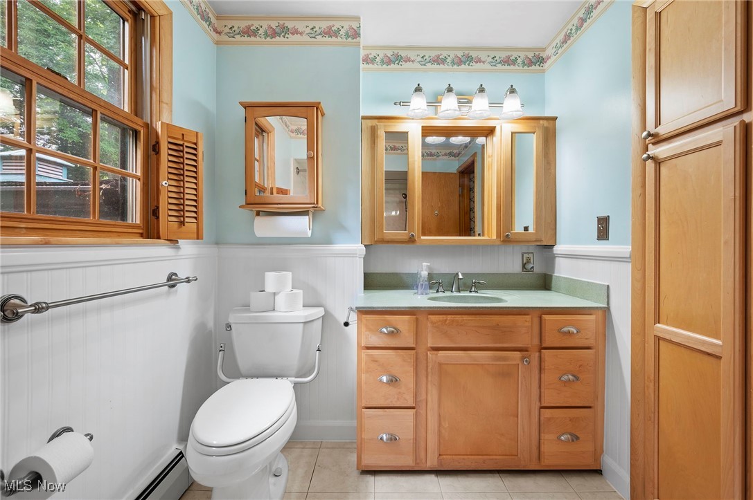 14814 Rider Road Burton, OH 44021 - Photo 19 of 32 Full bathroom with lots of charm.