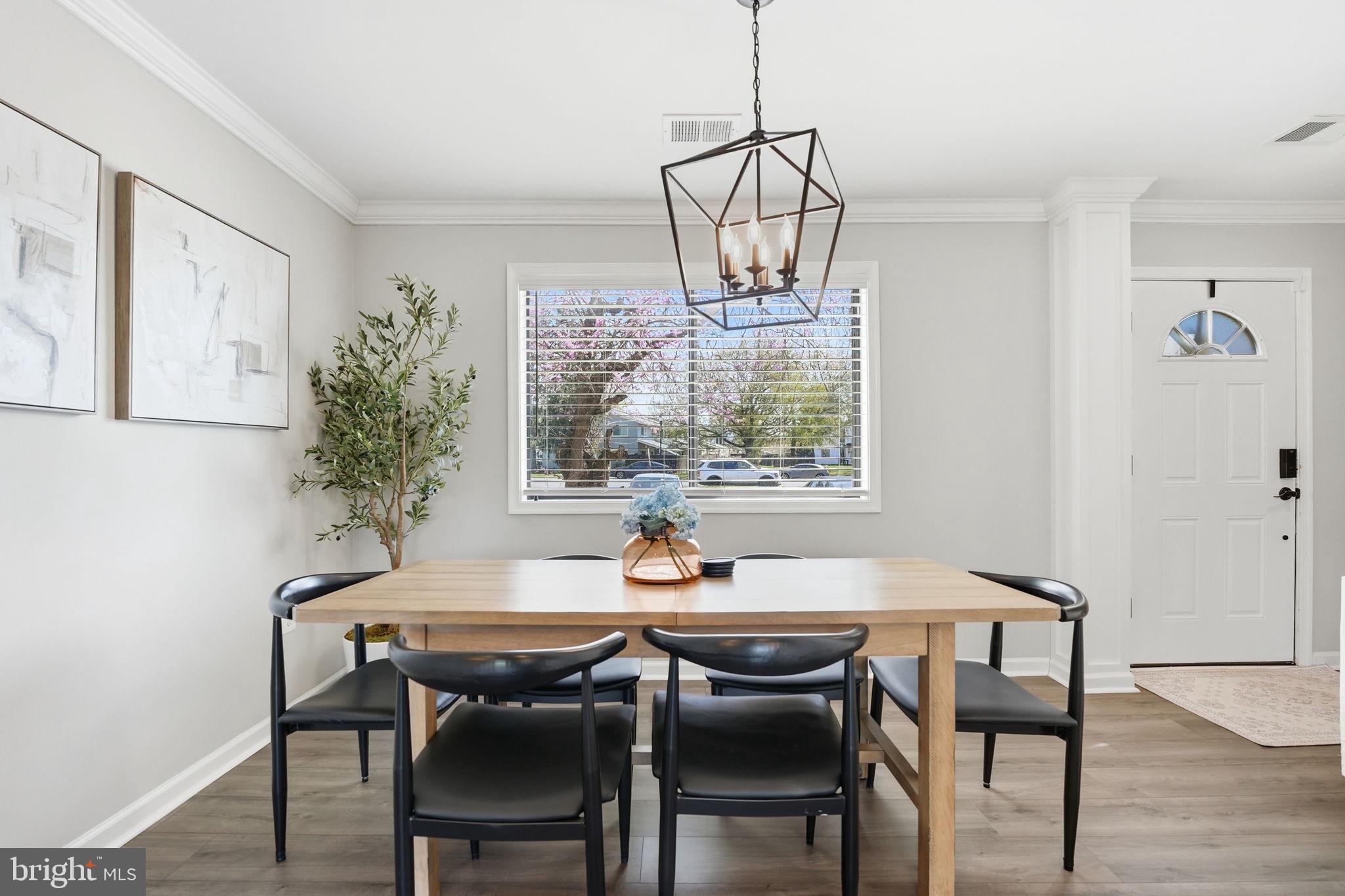 181 North Cottage Road Sterling, VA 20164 - Photo 14 of 41 a dining room with furniture and window