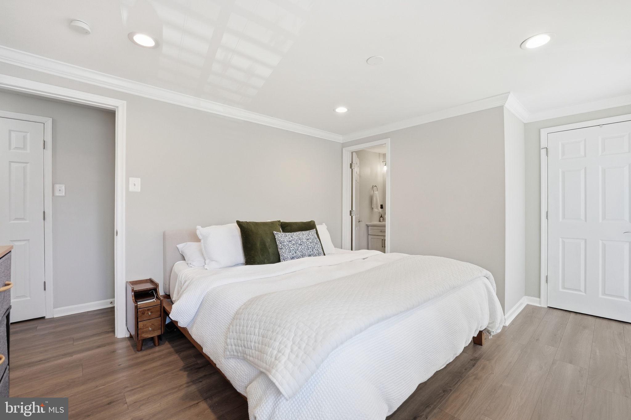 181 North Cottage Road Sterling, VA 20164 - Photo 19 of 41 a bedroom with bed and a night stand