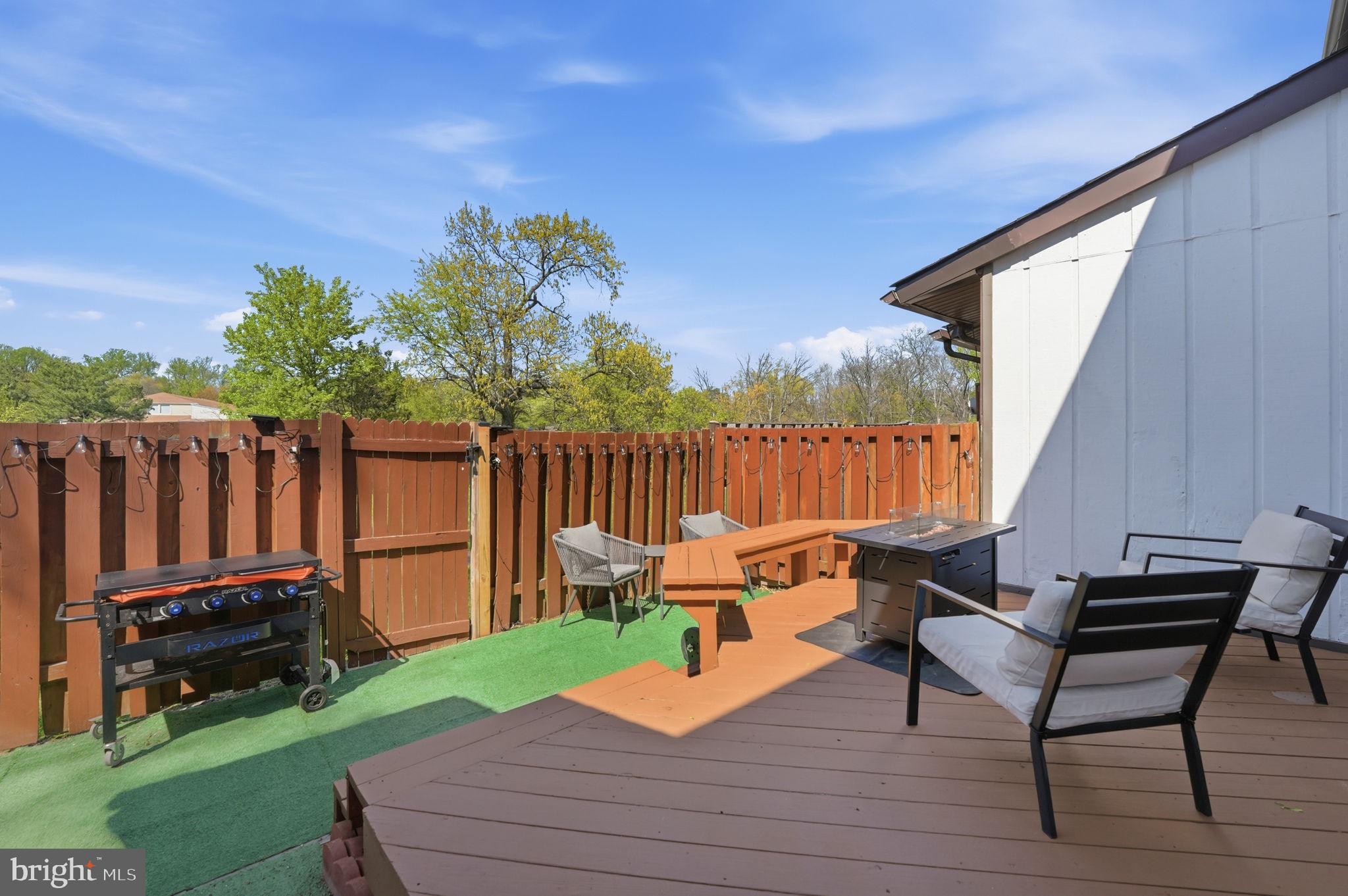 181 North Cottage Road Sterling, VA 20164 - Photo 32 of 41 a backyard of a house with table and chairs
