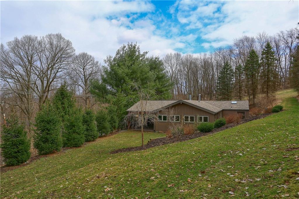 904 Crawford Road Pittsburgh, PA 15237 - Photo 4 of 25 Gallery Image 4