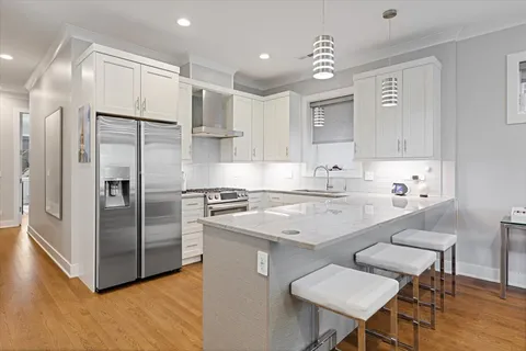 $700,000 | 1470 West Winona Street, Unit 203, Chicago, IL 60640