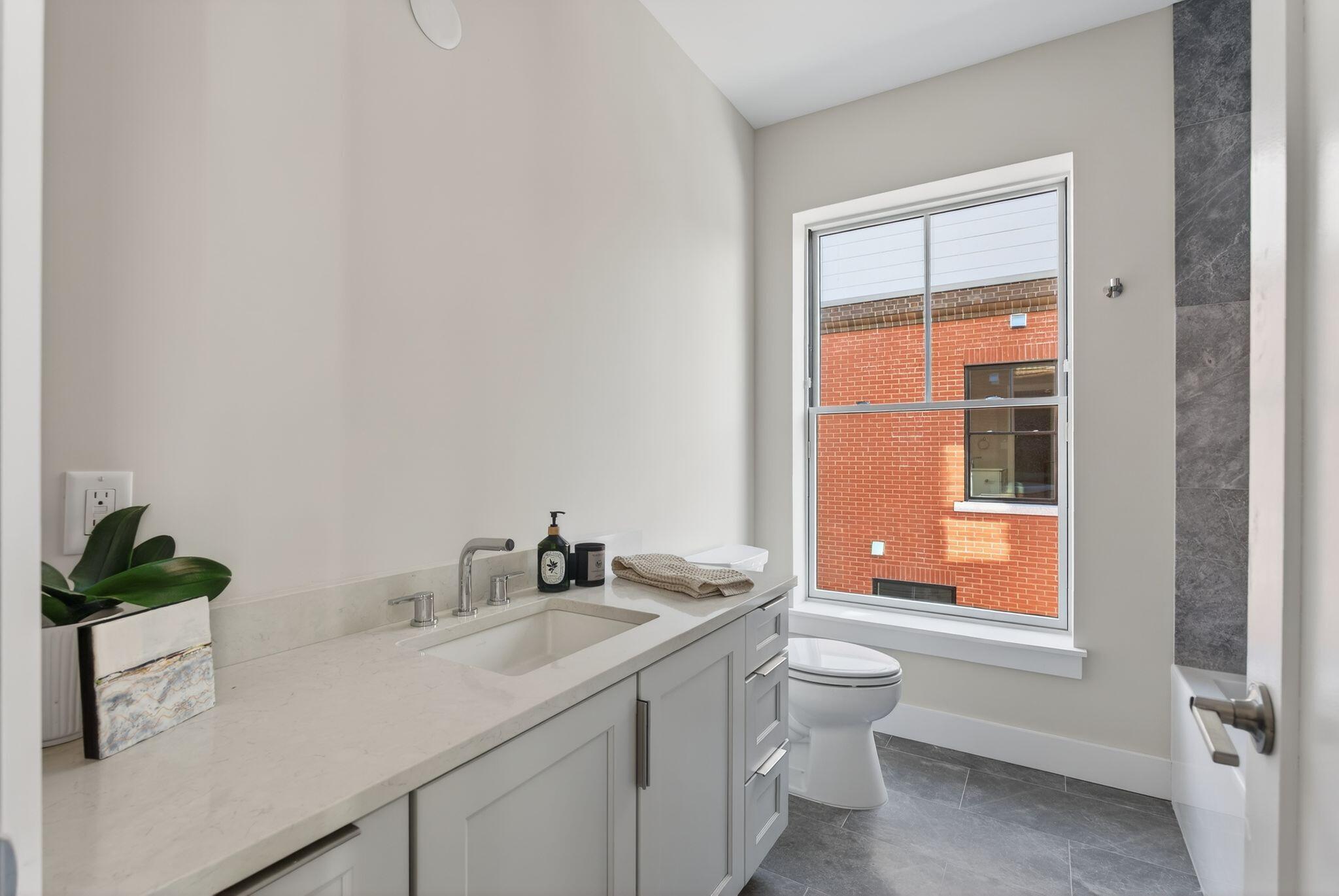 55 Carleton Street, Unit B Portland, ME 04102 - Photo 30 of 62 37_DSC07347