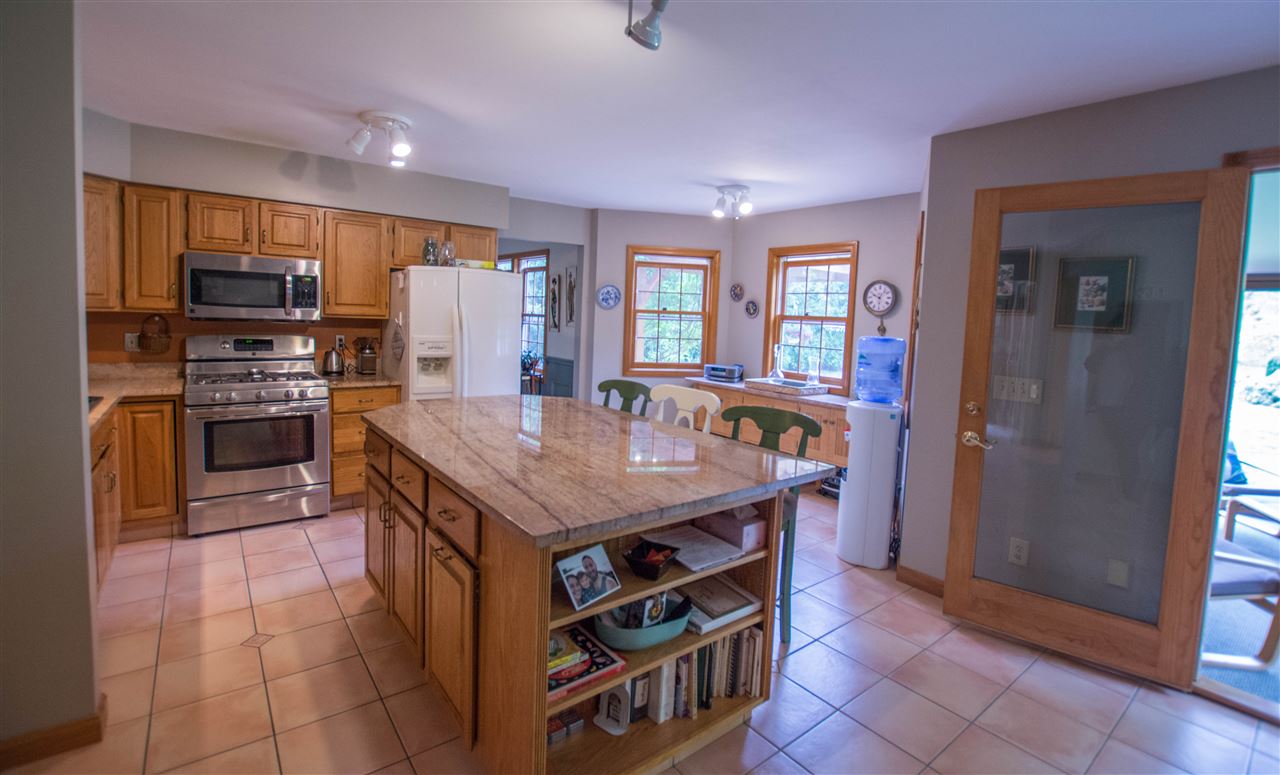 277 North Harbor Road Colchester, VT 05446 - Photo 4 of 40 Gallery Image 4